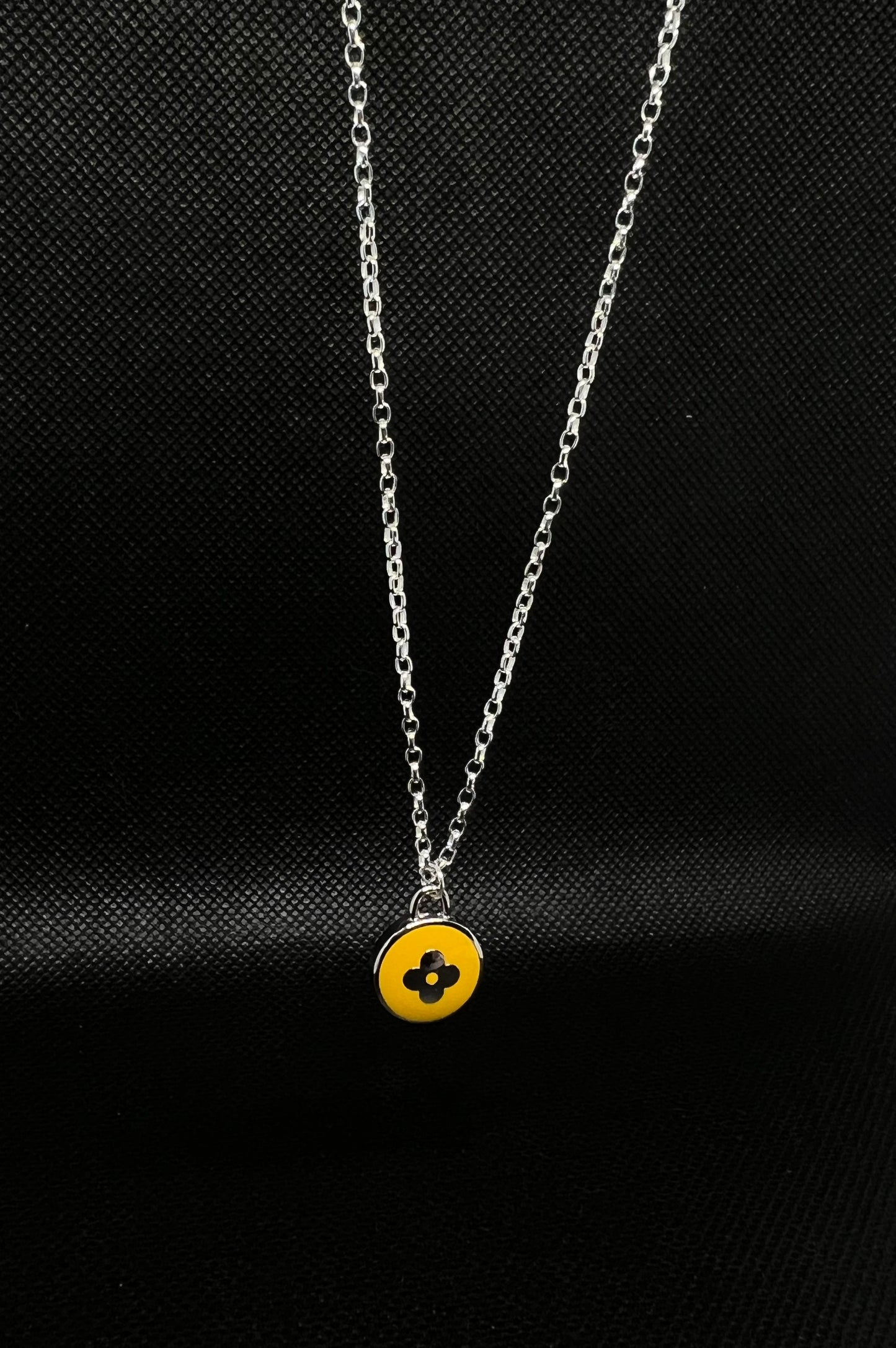 16" Deep Yellow LV Pendant Oval Belcher Necklace