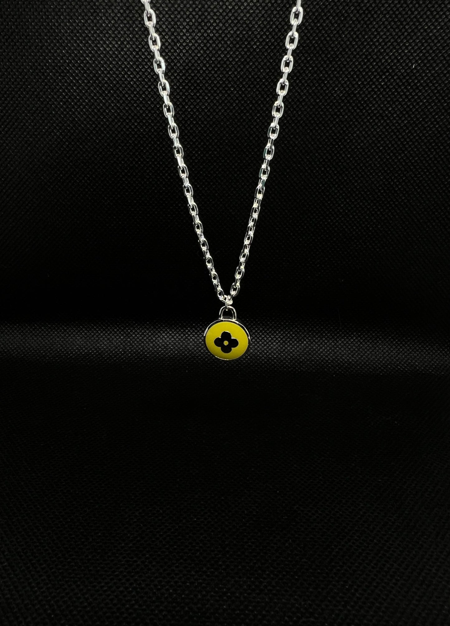 16" Light Yellow LV Pendant Diamond Cut Trace Necklace